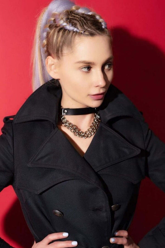 Elegant Leather Choker Collar with Chain Detail